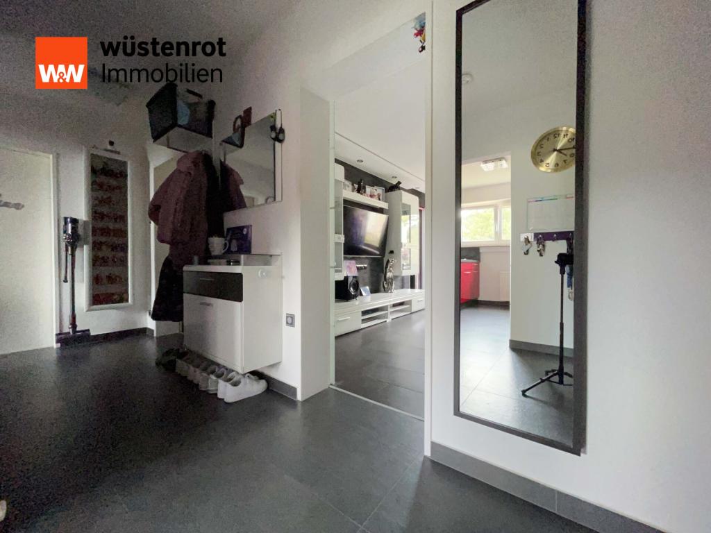 Der Eingangsbereich: Hier beginnt das Heimkommen – mit Blick ins Herz der Wohnung und Raum für Ankommen und Aufatmen