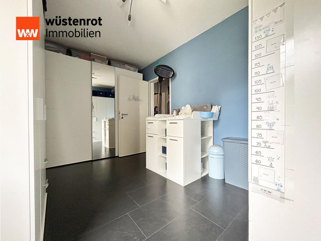 Schlafzimmer 2: Zwischen Wickeltisch und Wandtattoo – hier wächst ein Zuhause