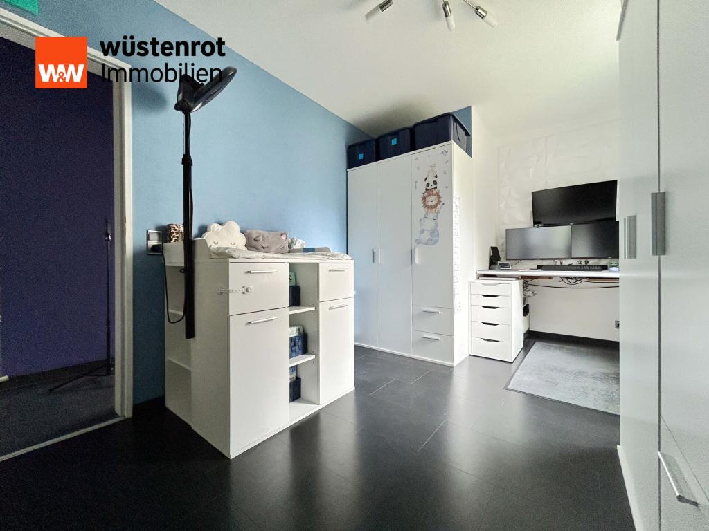 Schlafzimmer 2: Drei Welten in einem Raum – Spielen, Wickeln, Arbeiten