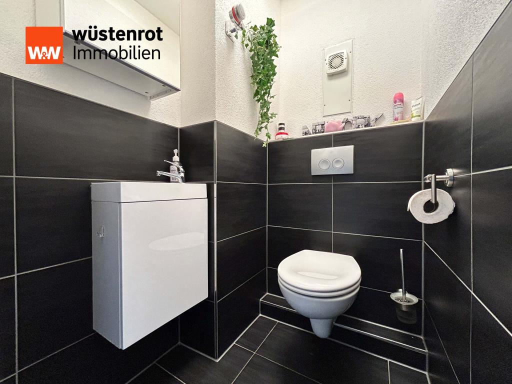Die Toilette: Kompakt, modern und aufgeräumt – ein stiller Rückzugsort 