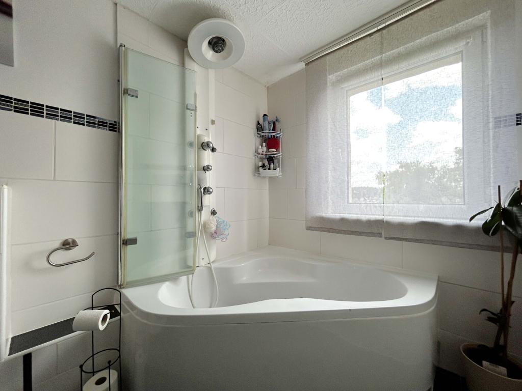 Wohnung 1 Badezimmer: Eine Wanne voller Licht – der perfekte Platz zum Abschalten