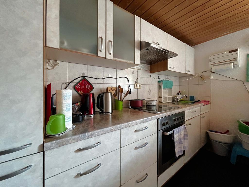 Wohnung 2 Einbauküche: Alles griffbereit – hier wird mit Herz gekocht