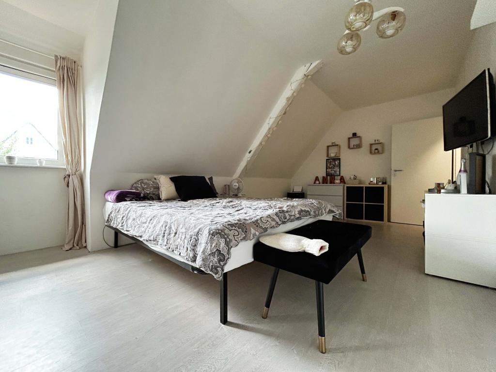 Wohnung 1 Schlafzimmer 2: Unter der Dachschräge findet Ruhe ihren Platz