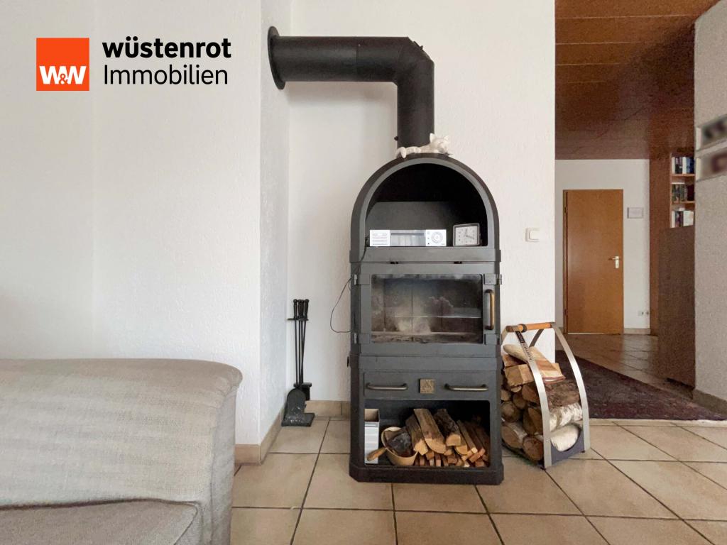 EG: Knisterndes Feuer im Ofen – Herzstück für kalte Winterabende