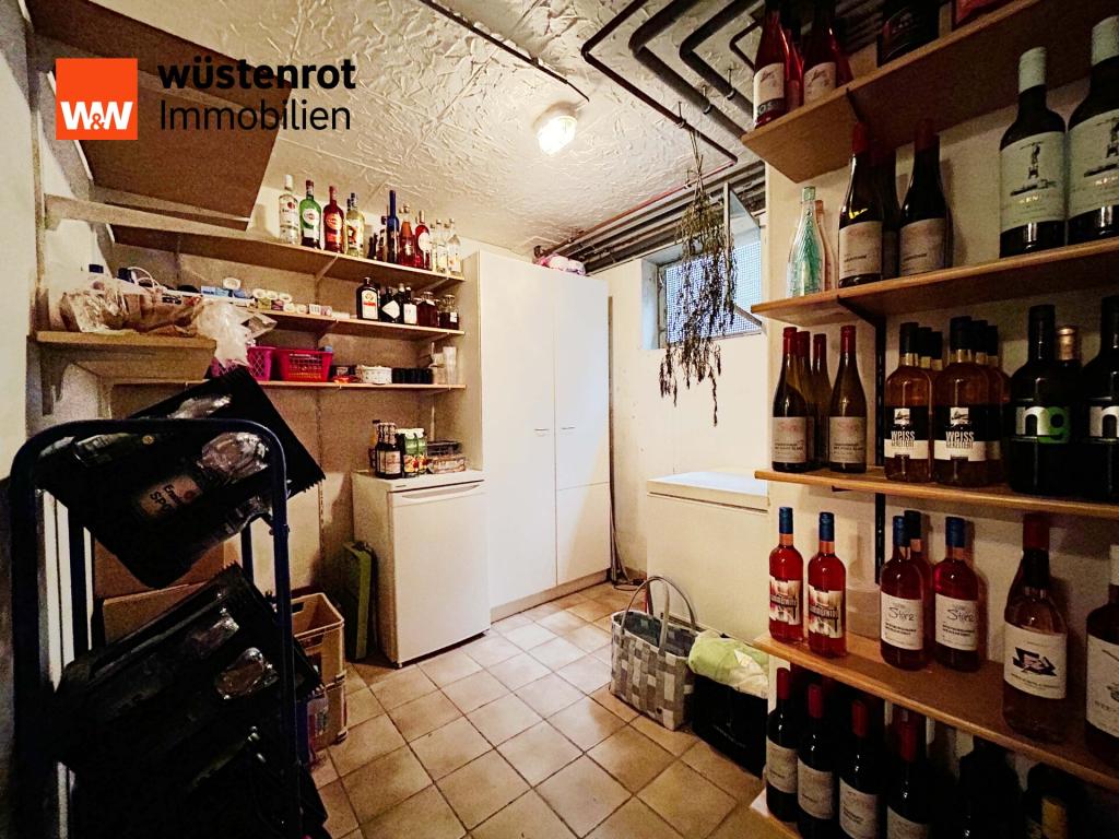 UG Vorratsraum: Wein, Vorräte und Selbstgemachtes – ein Keller voller Möglichkeiten