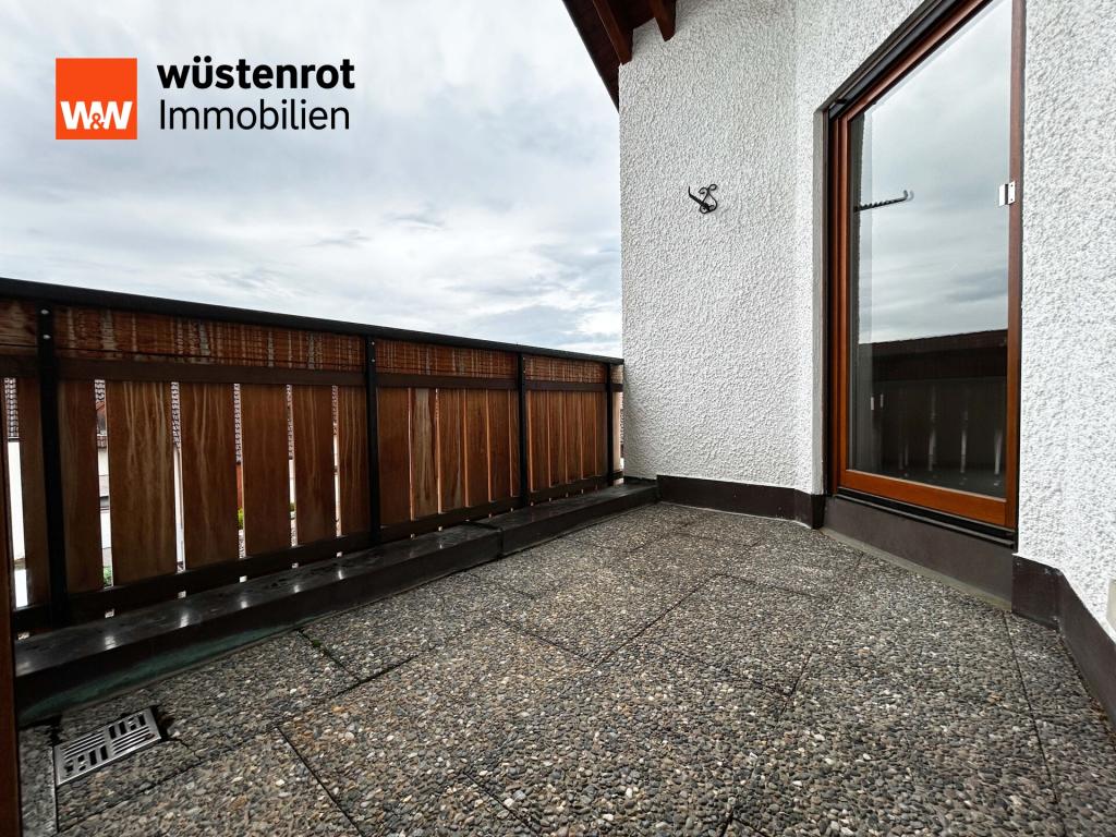 OG Sonnenbalkon: Frische Luft, Weitblick und Holz – ein kleiner Rückzugsort im Freien