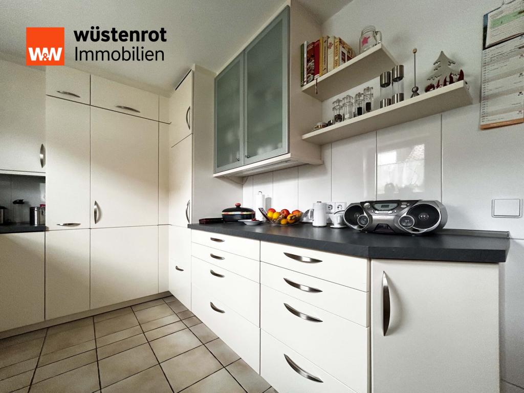 EG Küche: Klare Linien, viel Stauraum – hier findet alles seinen Platz