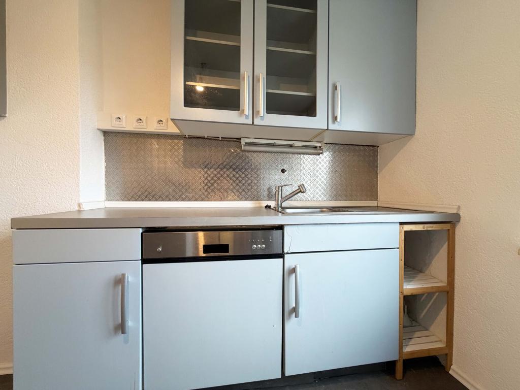 Allein oder zu zweit ankommen im Hochparterre. 3 Zimmer, ca. 59 m². Mit Balkon. Küche vorhanden. - Photo 2