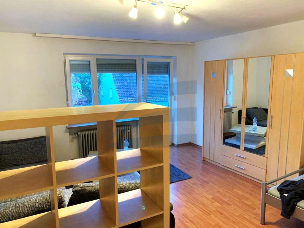 Zimmer mit Balkonzugang