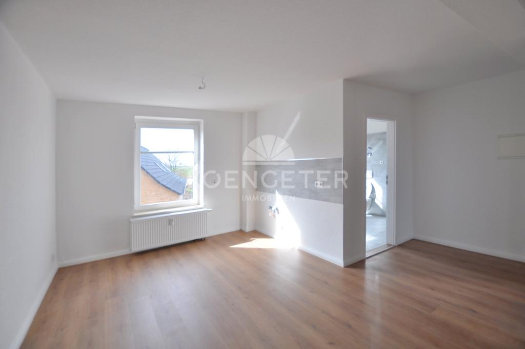 NEU: Renovierte 2-Raum-Wohnung mit gemütlicher Wohnküche, Balkon und Tageslichtbad! - Photo 2