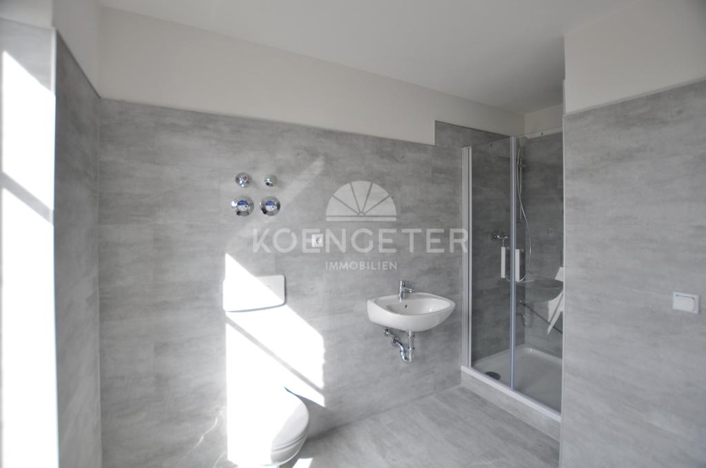 NEU: Renovierte 2-Raum-Wohnung mit gemütlicher Wohnküche, Balkon und Tageslichtbad! - Photo 4