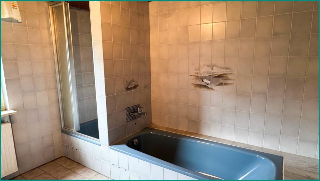 ....Dusche und Badewanne