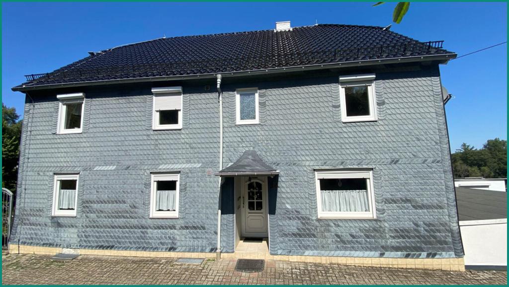 Hausansicht mit Eingang