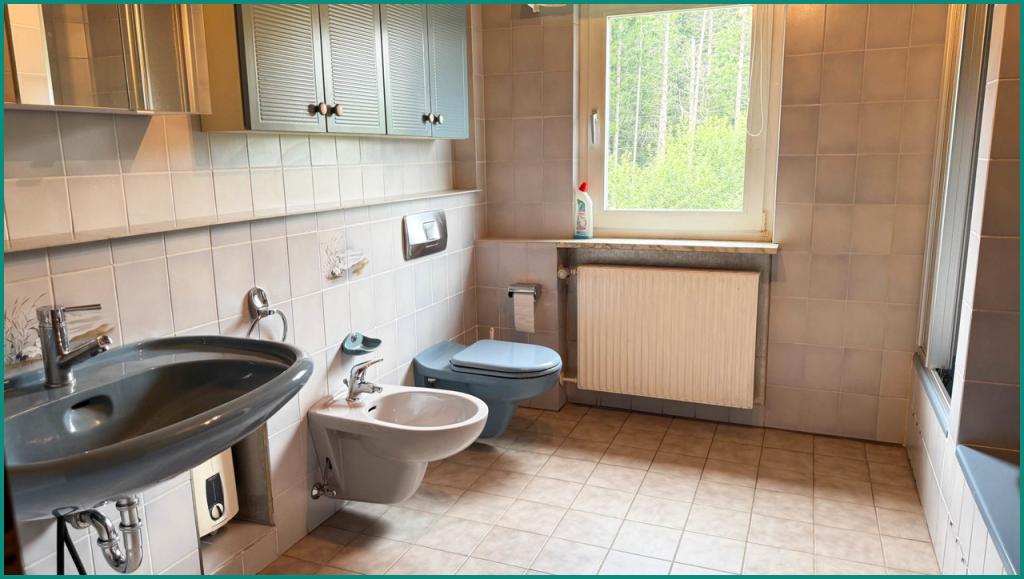 Badezimmer im Obergeschoss mit...