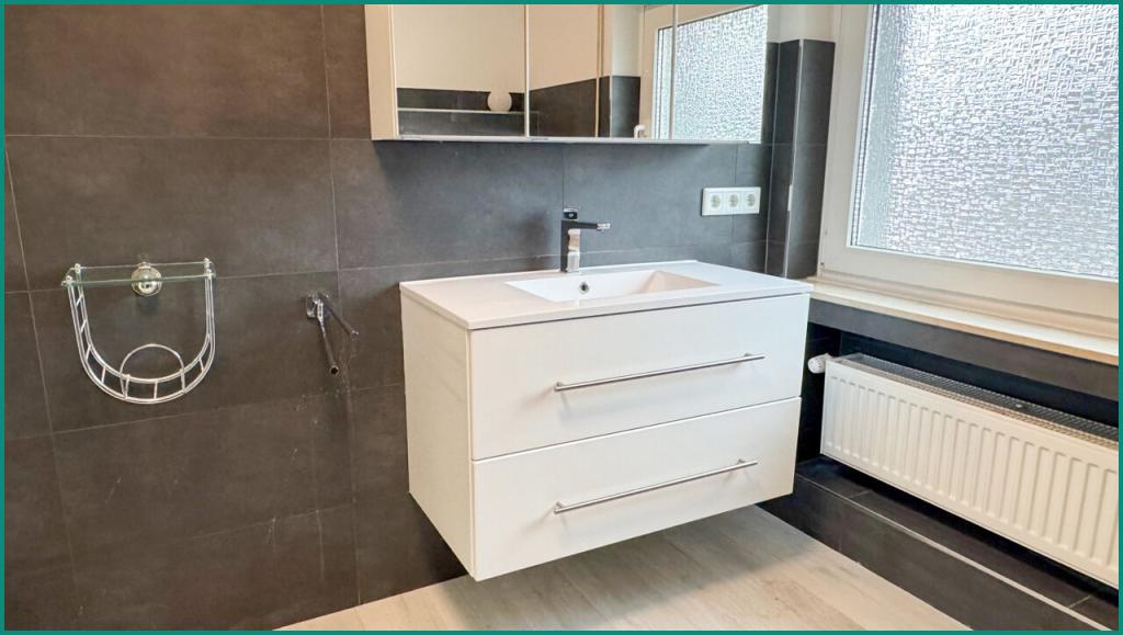 ERSTBEZUG NACH MODERNISIERUNG: HELLE 3-ZIMMER-WOHNUNG IM 2-FAM.-HAUS IN GUTER WOHNLAGE VON RADEVORMWALD - Photo 3