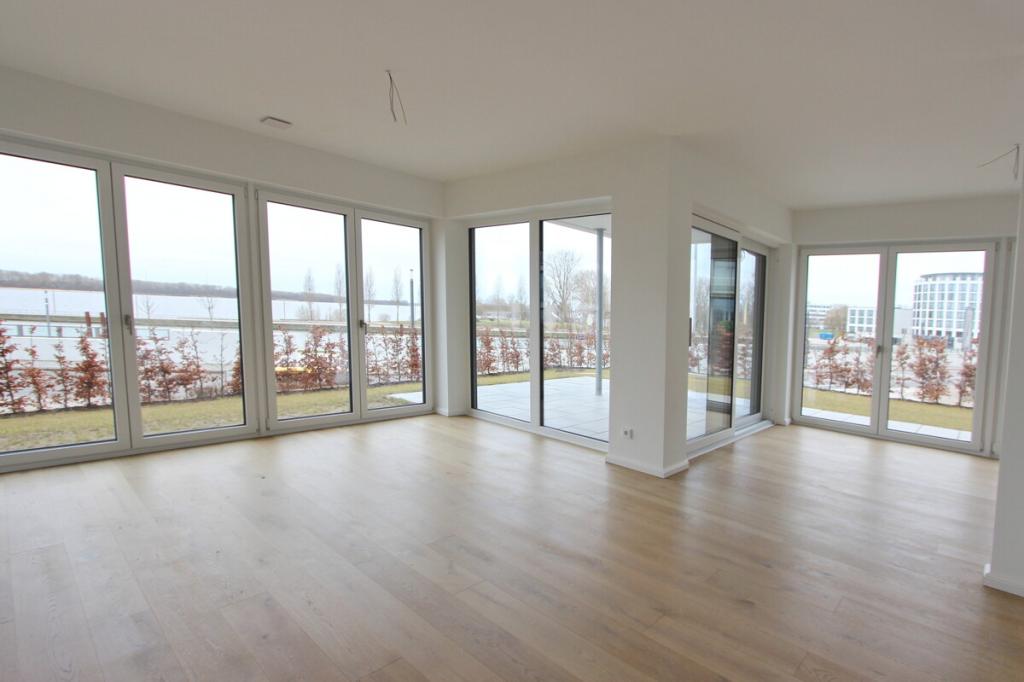 Wohn und Essbereich mit Wasserblick