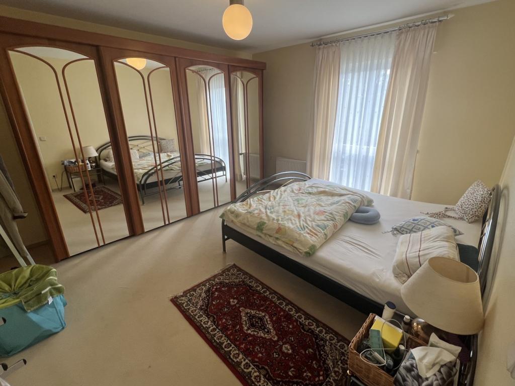 Großzügiges Schlafzimmer