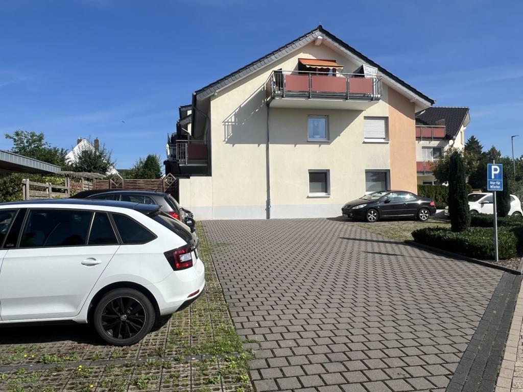 Hoffläche & Parkplätze