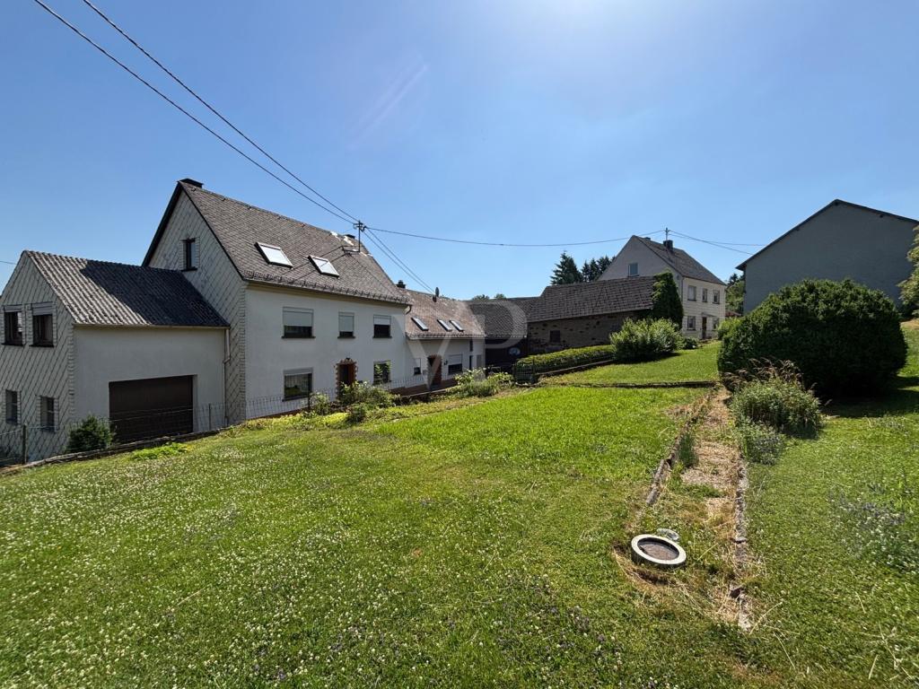 Garten und Hausansicht