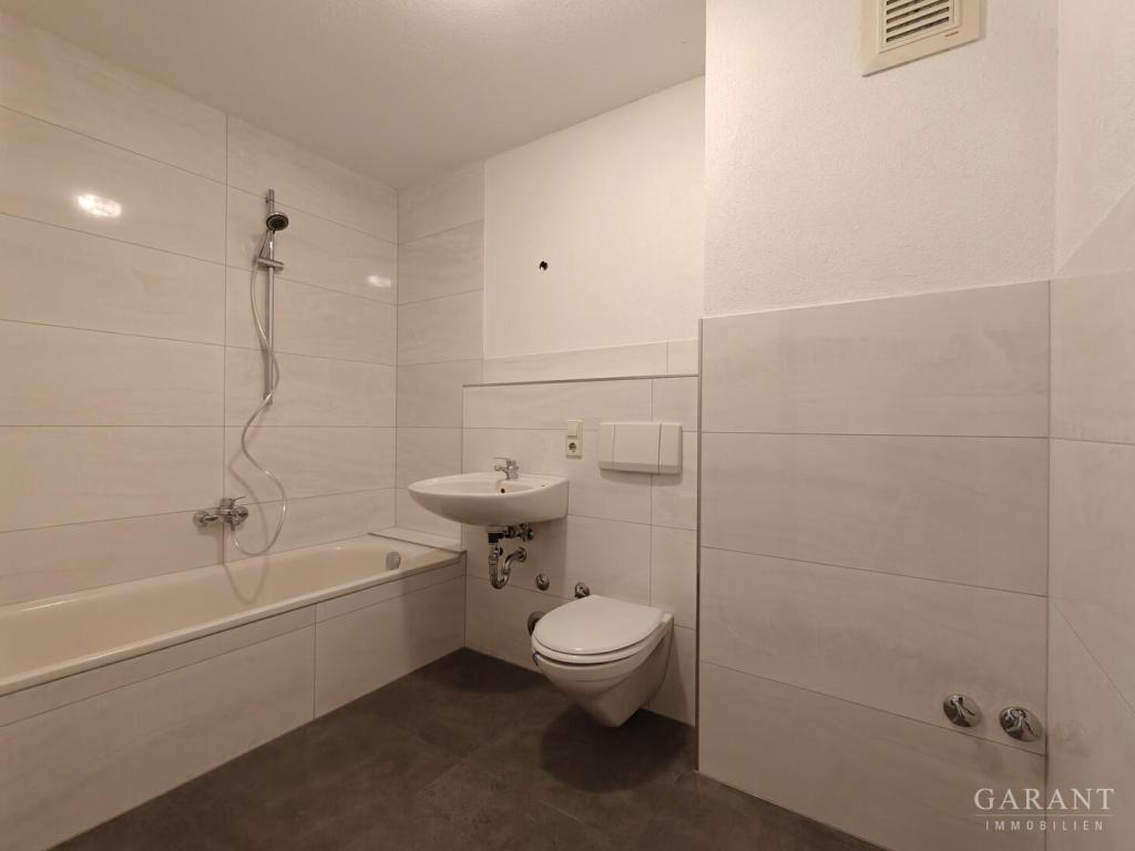 2 Zimmer-Wohnung mit Balkon & Tiefgarage Sofort frei! - Photo 3