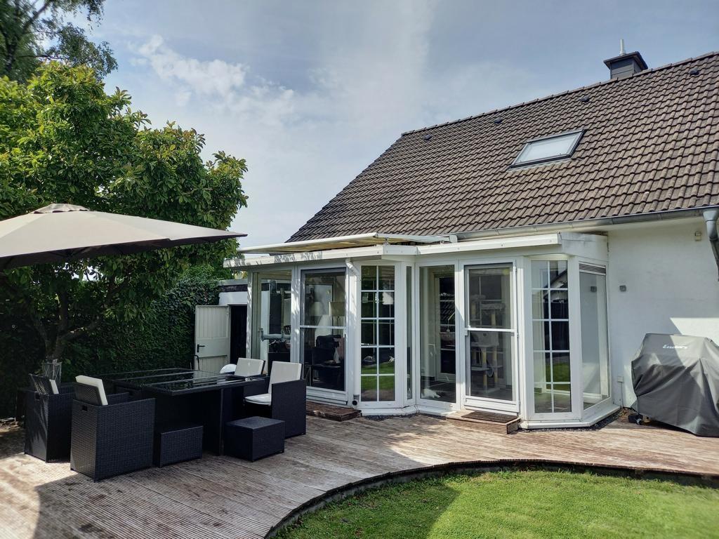 Große Terrassenfläche