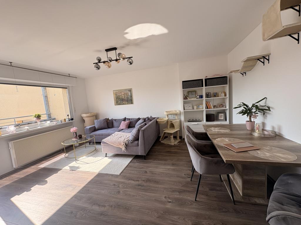 CITYHOUSE: Lichtdurchflutete 2-Zimmer-Wohnung in Rheinnähe mit Balkon, EBK und Stellplatz - Photo 1