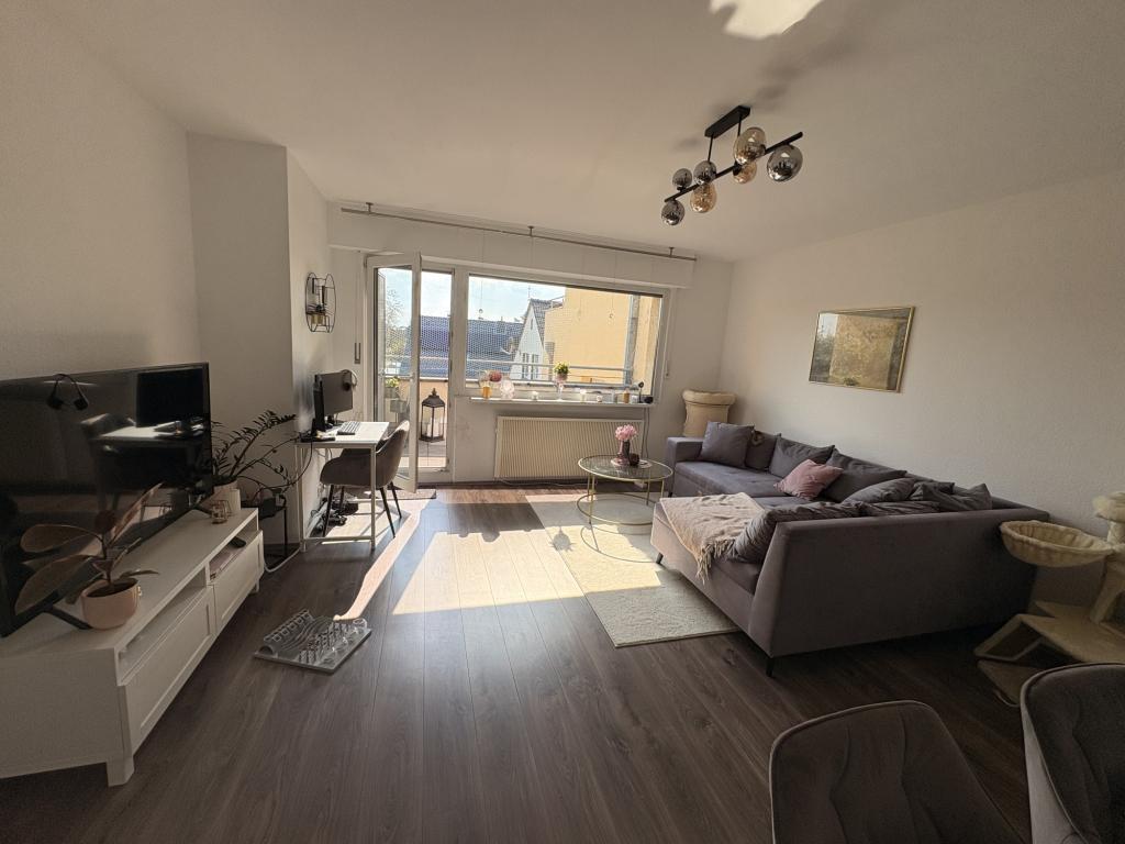 CITYHOUSE: Lichtdurchflutete 2-Zimmer-Wohnung in Rheinnähe mit Balkon, EBK und Stellplatz - Photo 2
