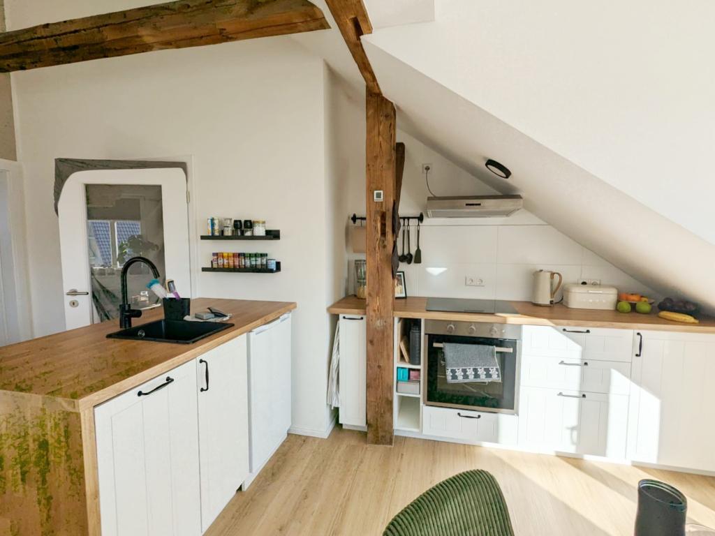 Moderne Dachgeschosswohnung in zentraler Lage von Lindenberg - Foto 1
