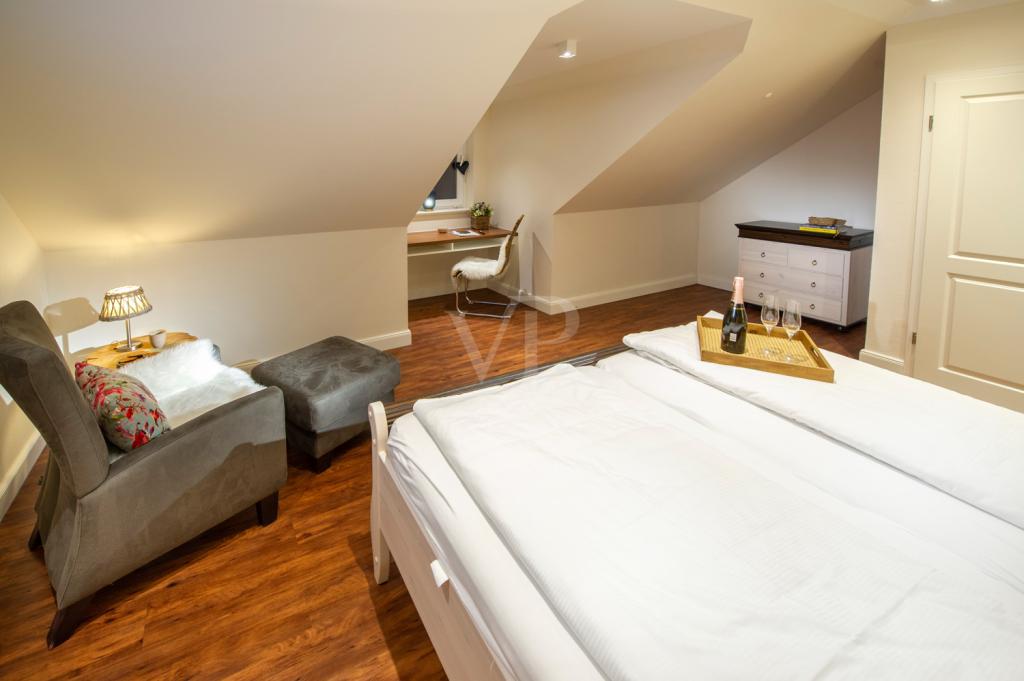 Schlafzimmer 6