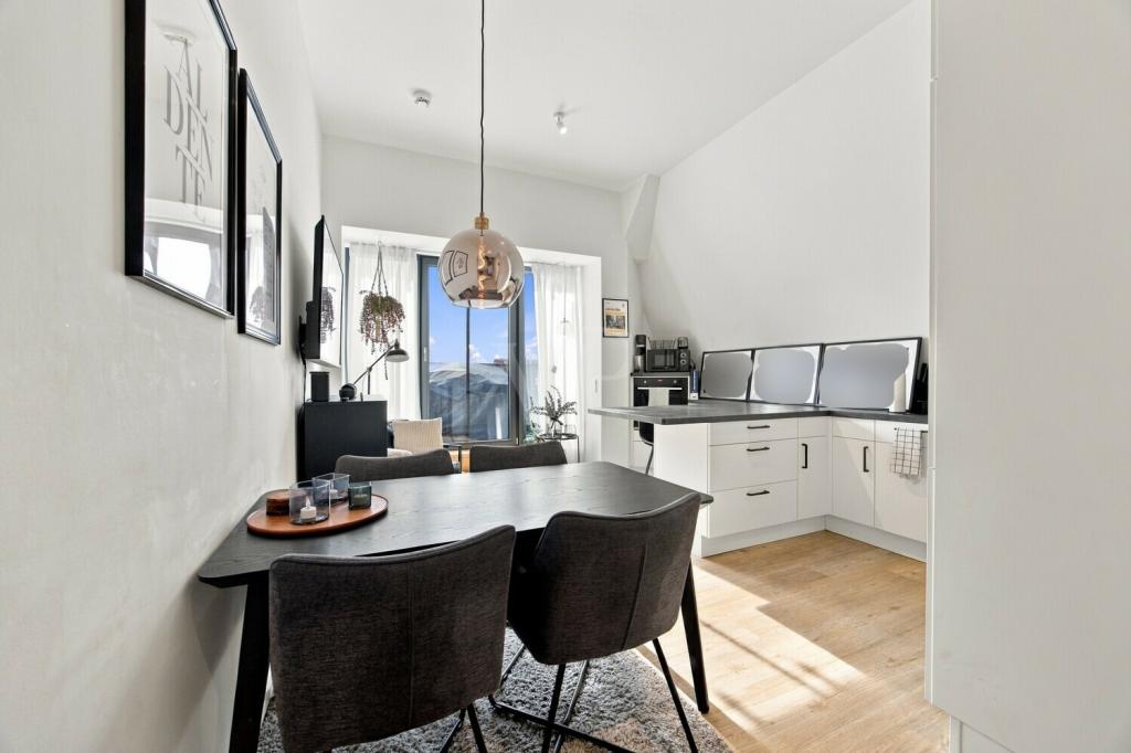 Moderne Maisonettewohnung mit Südbalkon, Einbauküche und zwei Bädern - Foto 4