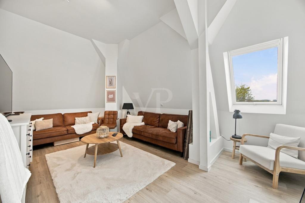 Moderne Maisonettewohnung mit Südbalkon, Einbauküche und zwei Bädern - Foto 2