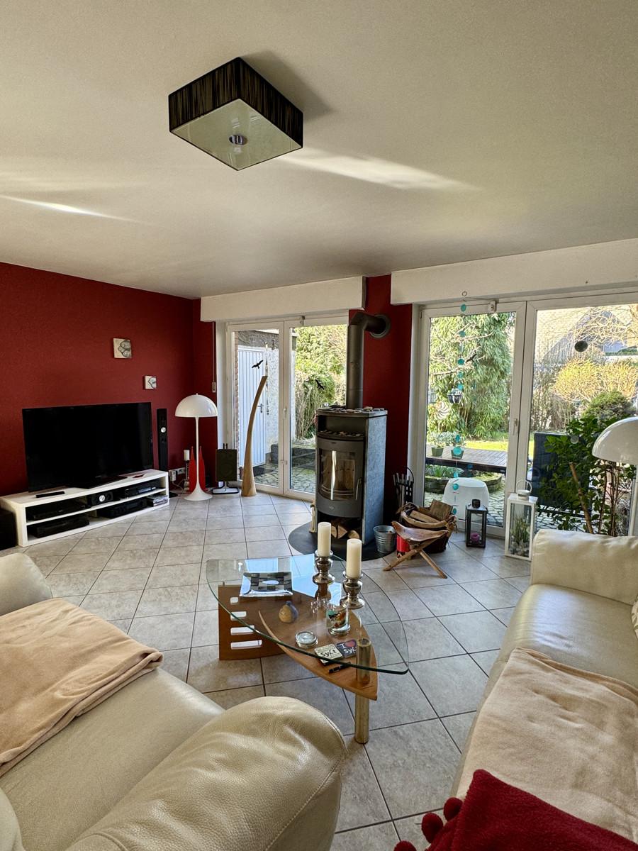 Wohnzimmer mit Kamin