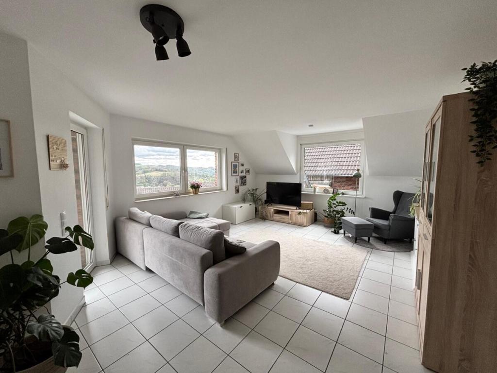 Wohnen mit Hausgefühl! 5-Zimmer-Mietwohnung mit eigenem Eingang, Balkon & Garage in Overath - Foto 3