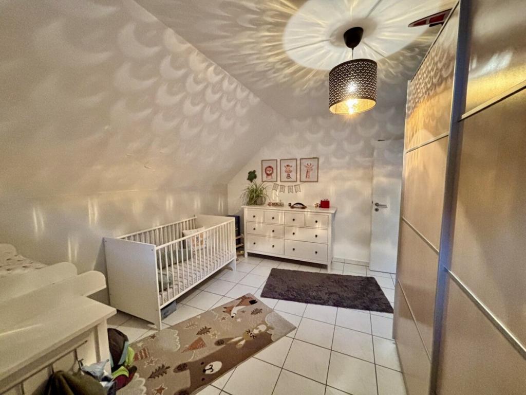 Wohnen mit Hausgefühl! 5-Zimmer-Mietwohnung mit eigenem Eingang, Balkon & Garage in Overath - Foto 5