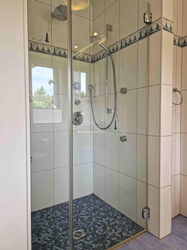 Mit Dusche