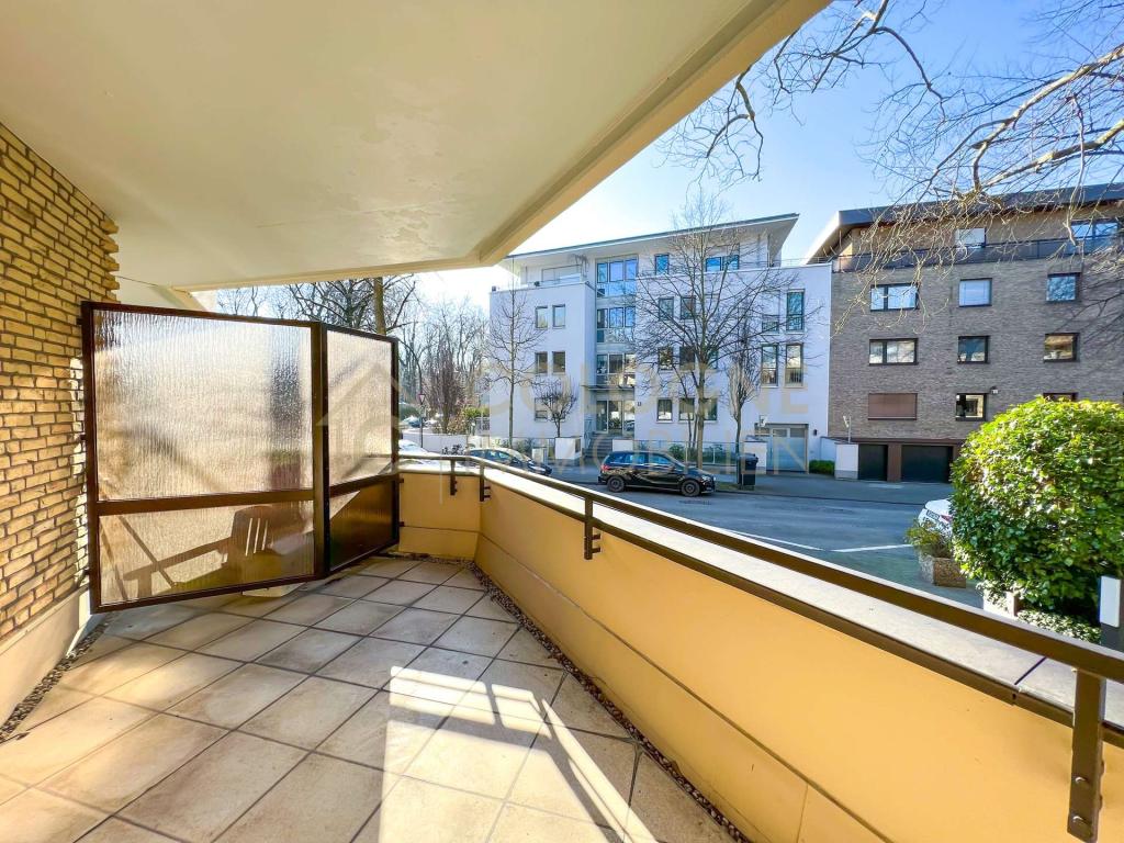 Balkon mit Blick auf Kölner Stadtwald