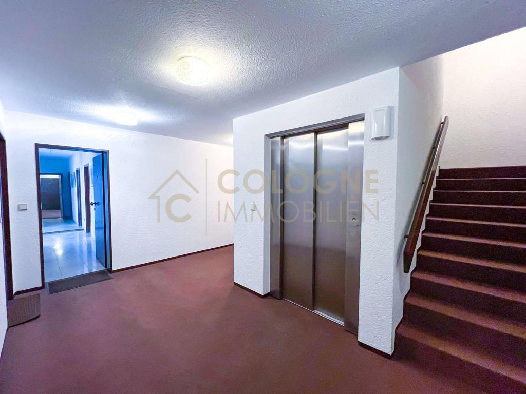 Hausflur mit Aufzug