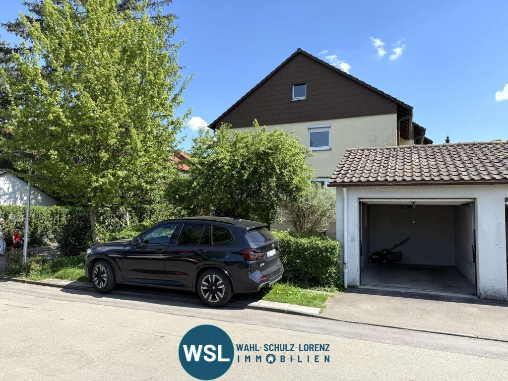 Stellplatz und Garage