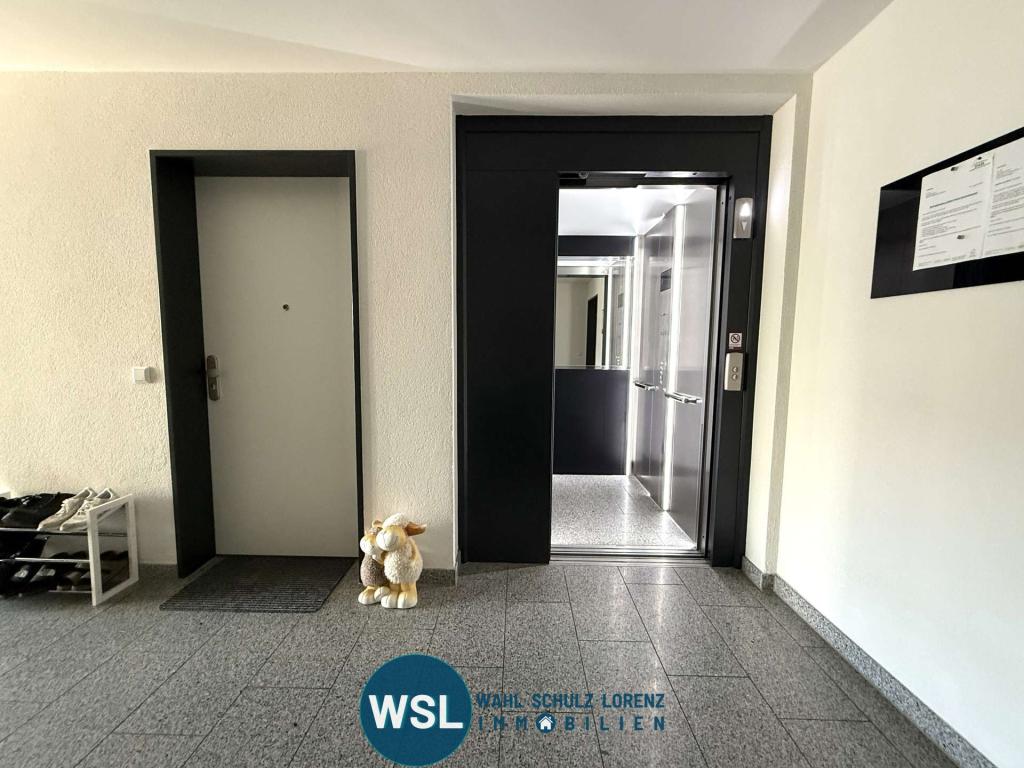 Wohnungseingang - Aufzug