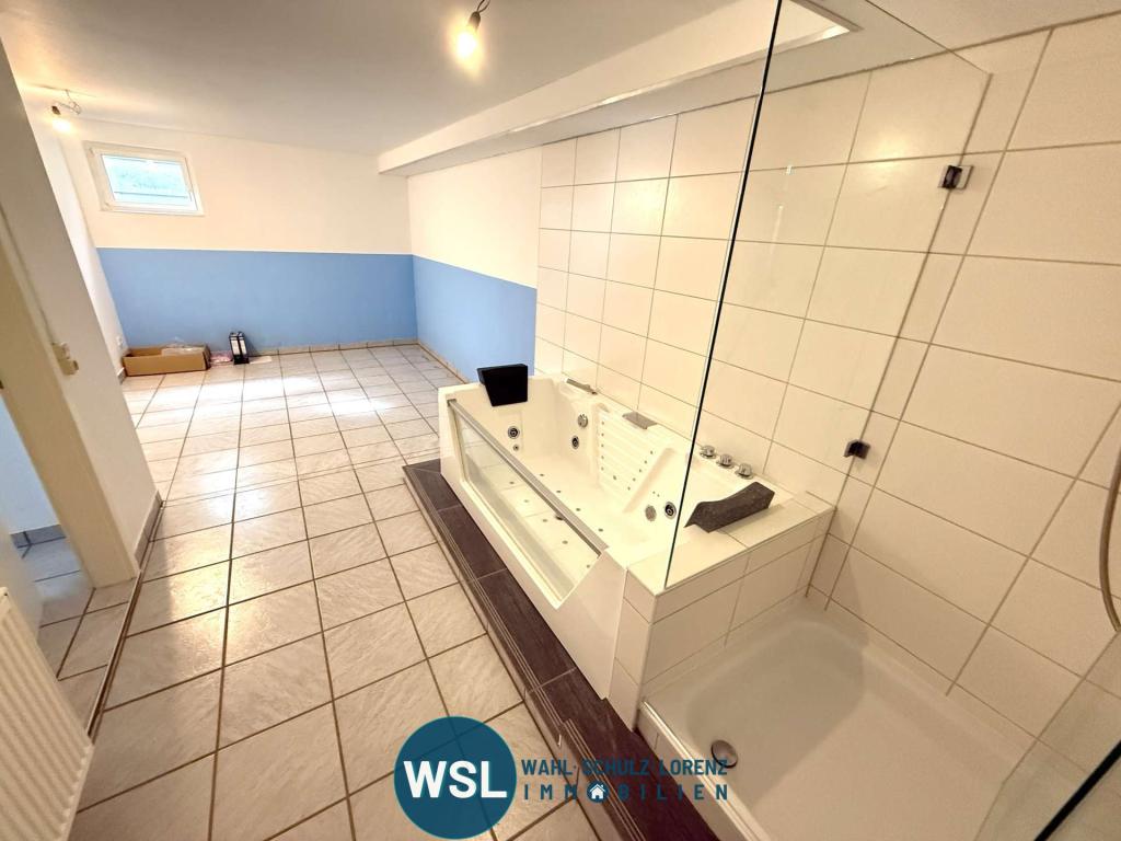 Whirpoolwanne und Dusche