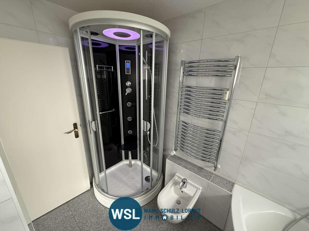 Dusche mit Massagedüsen