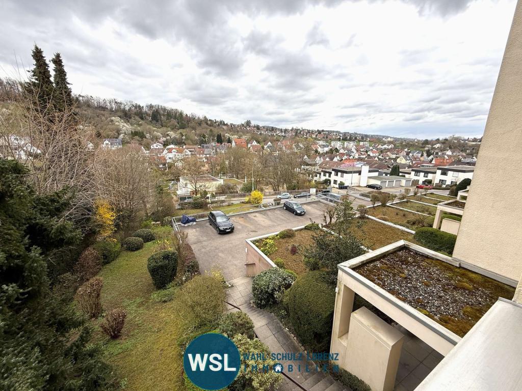 Blick zum PKW-Stellplatz