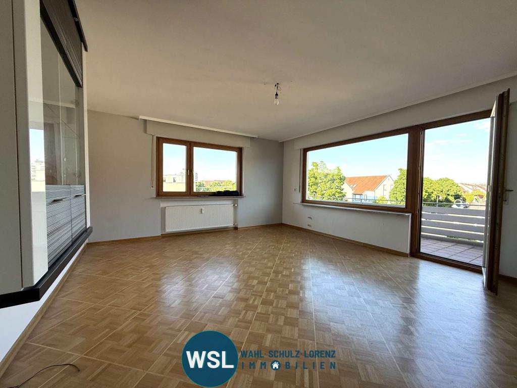 WHG 2. OG: Wohnzimmer mit Balkon