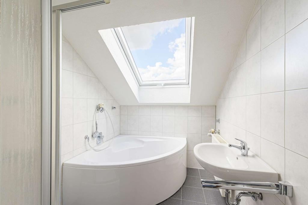 WEITBLICK: Dachgeschoss mit Wohlfühlcharakter! - Photo 1