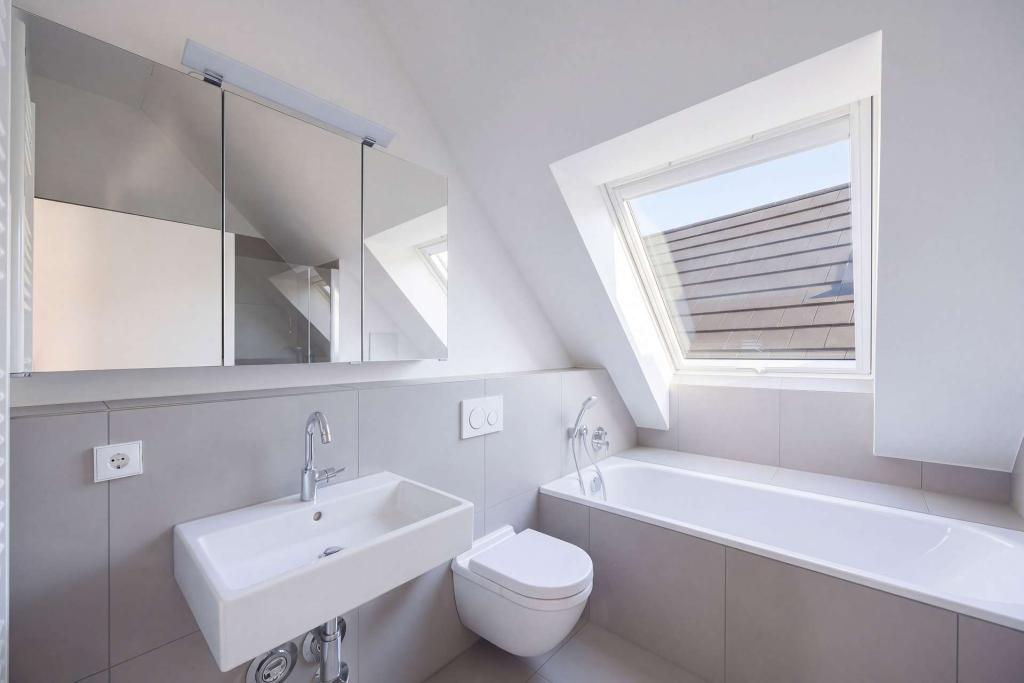 WEITBLICK: 2–Zimmer–Maisonette mit Arbeitsgalerie und Loggia - Foto 4