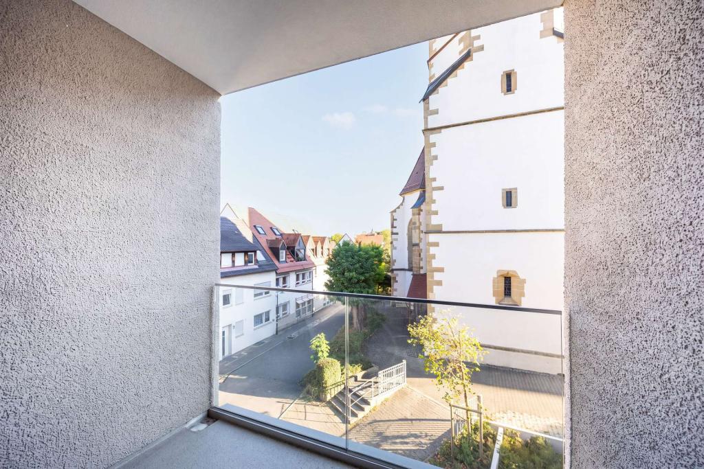 WEITBLICK: 2–Zimmer–Maisonette mit Arbeitsgalerie und Loggia - Foto 5