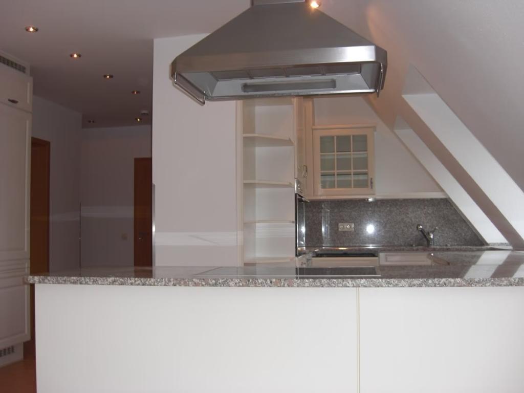 Traum Maisonettewohnung teilmöbliert mit 3 Balkonen, Einbauküche, offener Kamin - Foto 5