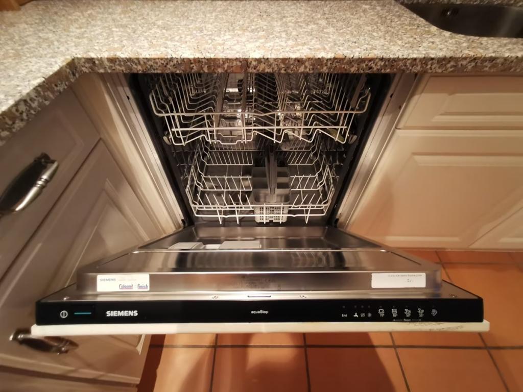 Traum Maisonettewohnung teilmöbliert mit 3 Balkonen, Einbauküche, offener Kamin - Foto 2