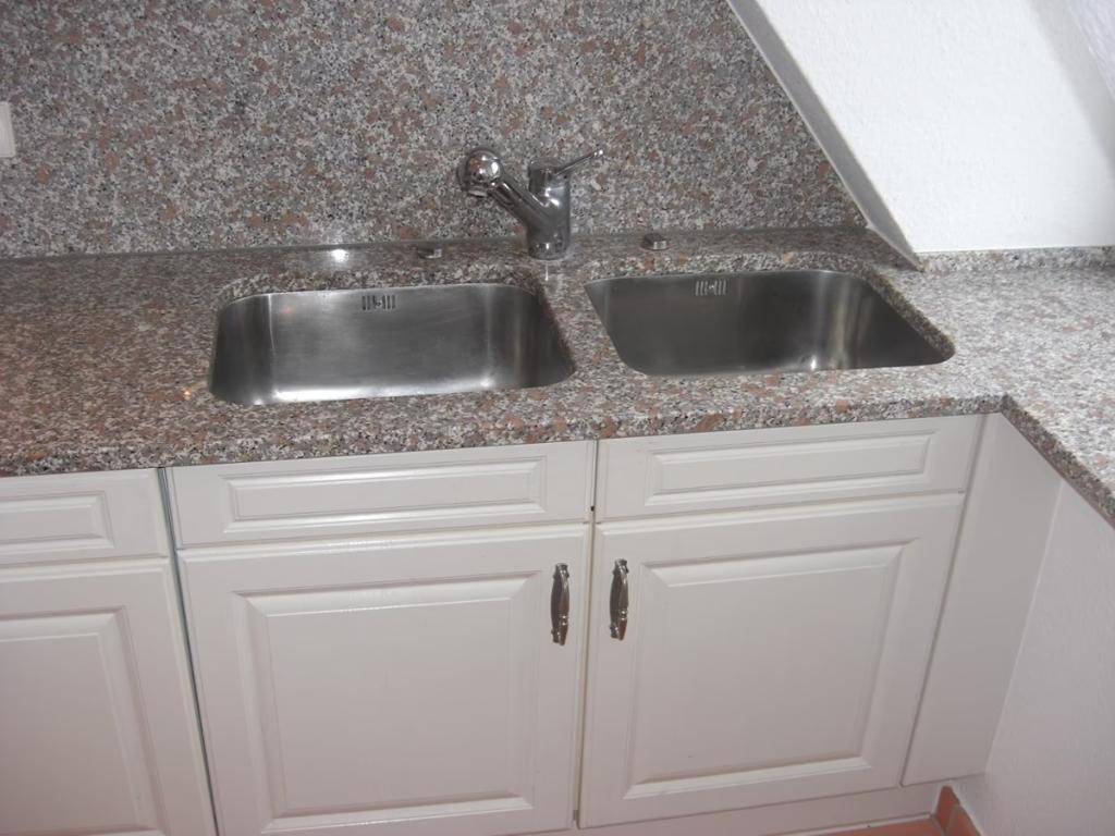 Traum Maisonettewohnung teilmöbliert mit 3 Balkonen, Einbauküche, offener Kamin - Foto 4