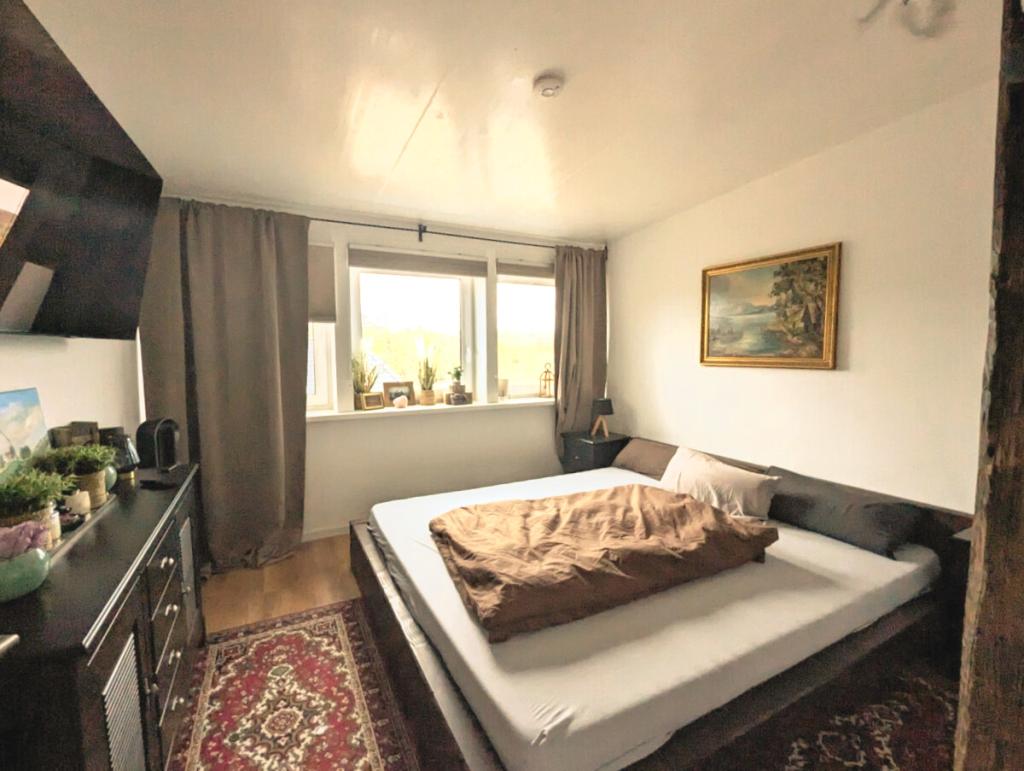 Altbauflair neu gedacht – moderne 4-Zimmer-Wohnung mit Sichtbalken & Balkon - Foto 3